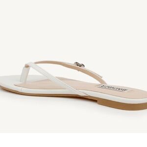 Badgley Mischka's Dynah Flat Sandal, White Leather, 6.0